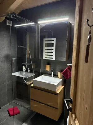 Ein Badezimmer in der Unterkunft Appartement de haut standing à la montagne
