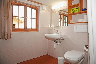 Ein Badezimmer in der Unterkunft Schärmtanne entire chalet 15 min to Interlaken