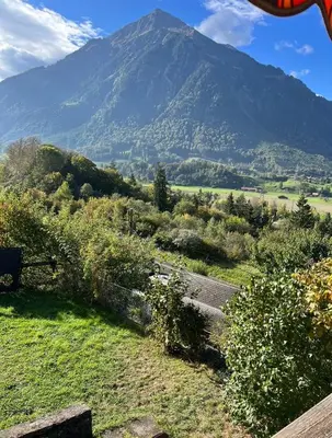 Ein allgemeiner Bergblick oder ein Berglick von der Ferienwohnung aus