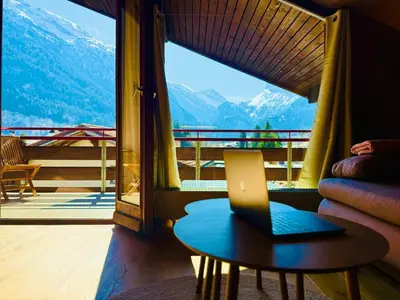 Ein allgemeiner Bergblick oder ein Berglick von der Ferienwohnung aus