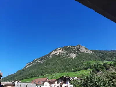 Ein allgemeiner Bergblick oder ein Berglick von der Ferienwohnung aus