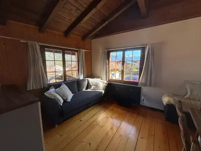 Ein Sitzbereich in der Unterkunft Mountain Homes - Outpost Studio