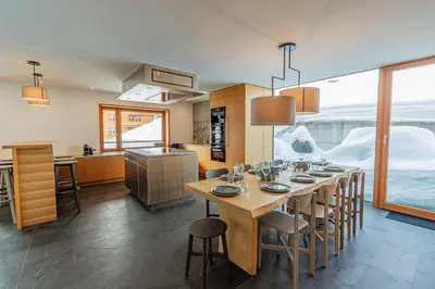 Ein Sitzbereich in der Unterkunft Luxury Panorama Apartment Tola