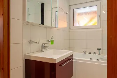 Ein Badezimmer in der Unterkunft Fiesch, Ferienwohnung mit Aussensitzplatz