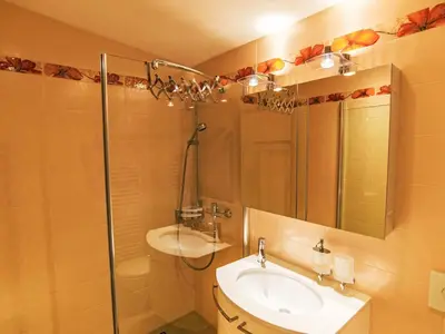 Ein Badezimmer in der Unterkunft Apartment Cristal-10 by Interhome