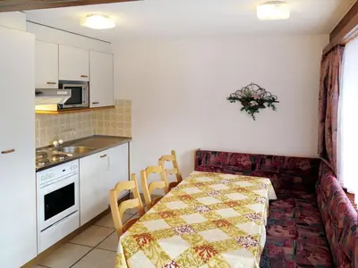 Küche/Küchenzeile in der Unterkunft Apartment Venetz-4 by Interhome