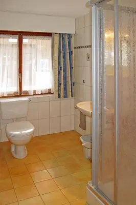 Ein Badezimmer in der Unterkunft Apartment Venetz-2 by Interhome
