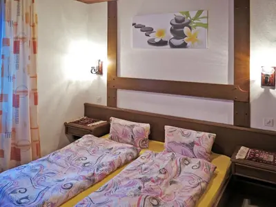 Ein Bett oder Betten in einem Zimmer der Unterkunft Apartment Haus Quelle-2 by Interhome
