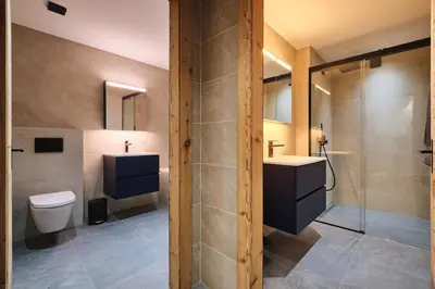 Ein Badezimmer in der Unterkunft New high standing chalet