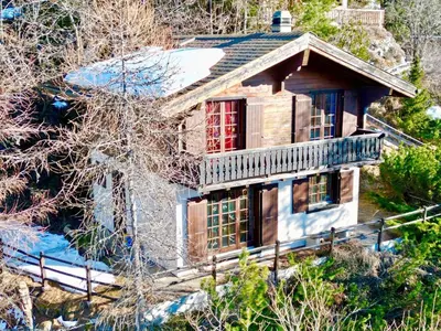 Das Gebäude in dem sich das Chalet befindet