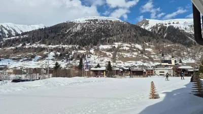 Ein allgemeiner Bergblick oder ein Berglick von der Ferienwohnung aus