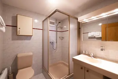 Ein Badezimmer in der Unterkunft Quiet corner with charm in Obergesteln