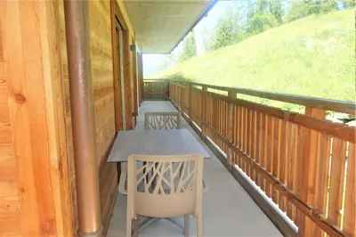 Ein Balkon oder eine Terrasse in der Unterkunft Les Mayens MB 012 - LUXURY apartment 8 pers