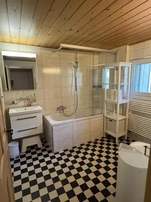 Ein Badezimmer in der Unterkunft Quietly situated holiday home with marvelous mountain views