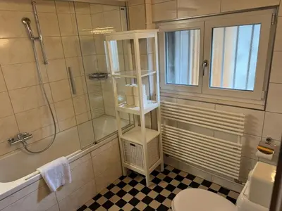 Ein Badezimmer in der Unterkunft Quietly situated holiday home with marvelous mountain views
