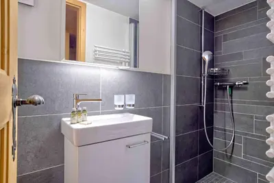 Ein Badezimmer in der Unterkunft Apartment Wartstein 1838 - GRIWA RENT AG