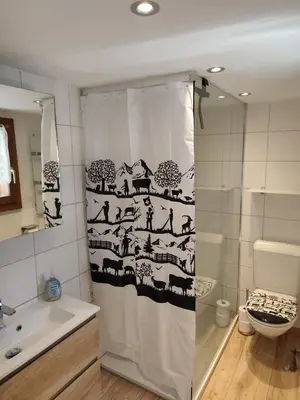 Ein Badezimmer in der Unterkunft Lonys Wanderlust Nahe Zermatt