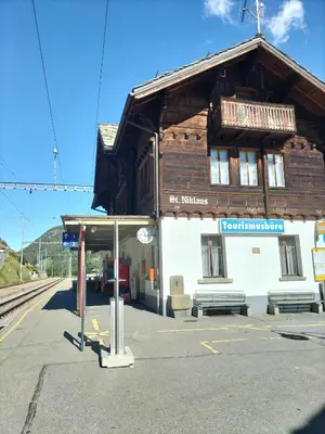 Das Gebäude in dem sich das Ferienhaus befindet