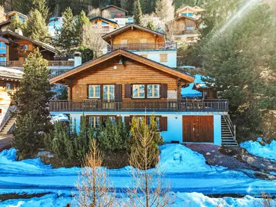 Das Gebäude in dem sich das Chalet befindet