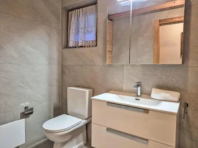 Ein Badezimmer in der Unterkunft Chalet Panorama des Cimes by Interhome