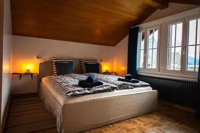 Ein Bett oder Betten in einem Zimmer der Unterkunft Beachhouse 16 Brienzersee