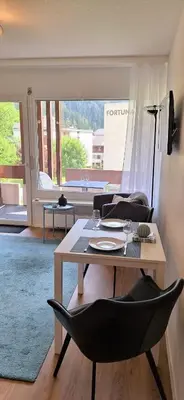 Ein Sitzbereich in der Unterkunft Mayenzett 25, komplett renoviert, vis-à-vis Klinik & Thermalbad
