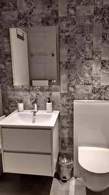 Ein Badezimmer in der Unterkunft Mayenzett 25, komplett renoviert, vis-à-vis Klinik & Thermalbad