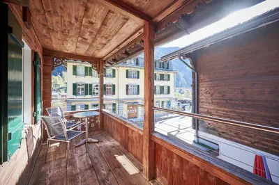 Ein Balkon oder eine Terrasse in der Unterkunft Lauterbrunnen Central 2