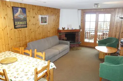 Ein Sitzbereich in der Unterkunft Mayens de l Ours AZ 013 - MOUNTAIN apartment 8p