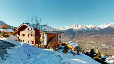 Ein allgemeiner Bergblick oder ein Berglick von der Ferienwohnung aus