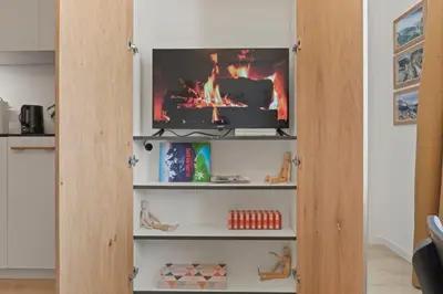 TV/Unterhaltungsangebot in der Unterkunft Élégant studio, proche des bains & nature