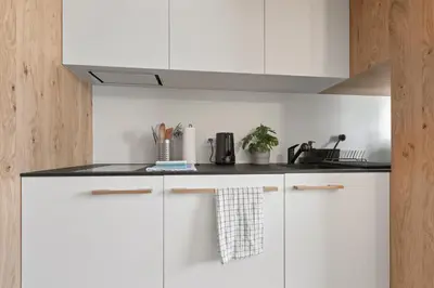 Küche/Küchenzeile in der Unterkunft Élégant studio, proche des bains & nature