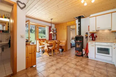 Küche/Küchenzeile in der Unterkunft Charming apartment in a Chalet house