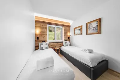 Ein Bett oder Betten in einem Zimmer der Unterkunft Altitude l Superior l View l Parking l By CosyHome