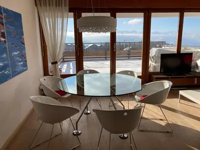 TV/Unterhaltungsangebot in der Unterkunft 2 BR-App-Breathtaking view with big Balcony