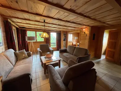 Ein Sitzbereich in der Unterkunft Chalet Karin