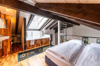 Ein Bett oder Betten in einem Zimmer der Unterkunft alt Hischi Villa Emanuel old Zermatt