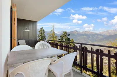 Ein allgemeiner Bergblick oder ein Berglick von der Ferienwohnung aus
