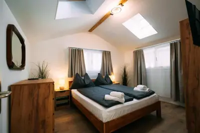 Ein Bett oder Betten in einem Zimmer der Unterkunft Lakeside Barn Apartment near Interlaken
