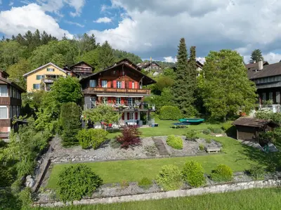 Ein Garten an der Unterkunft Chalet Gaertli
