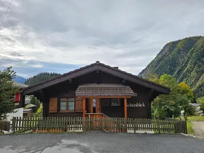 Ein allgemeiner Bergblick oder ein Berglick von der Ferienwohnung aus
