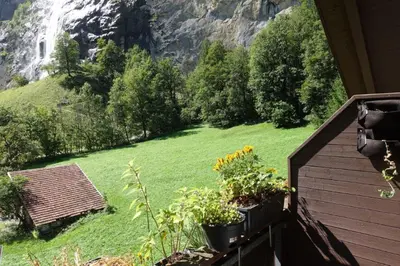 Ein allgemeiner Bergblick oder ein Berglick von der Ferienwohnung aus