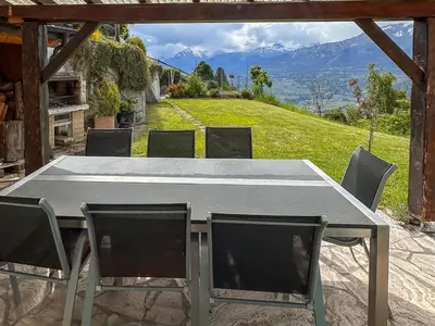 Ein allgemeiner Bergblick oder ein Berglick von des Chalets aus