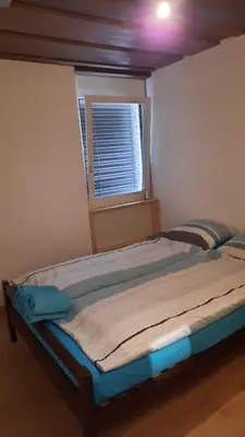Ein Bett oder Betten in einem Zimmer der Unterkunft Grosszügige, charmante Wohnung in den Bergen