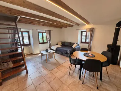 Ein Sitzbereich in der Unterkunft appartement Valentine au coeur des 4 Vallées