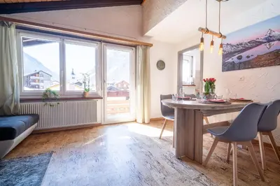 Ein Sitzbereich in der Unterkunft Castor Peak Apartment