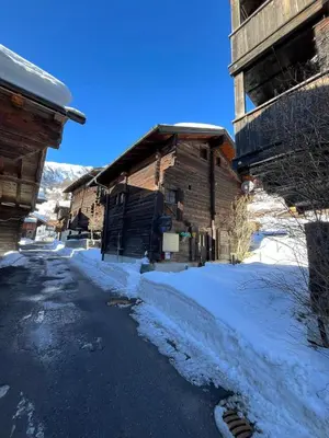 Das Gebäude in dem sich das Chalet befindet