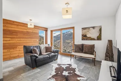 Ein Sitzbereich in der Unterkunft Chalet White Peak by Miggins