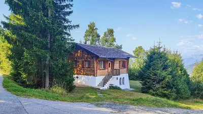 Das Gebäude in dem sich das Ferienhaus befindet