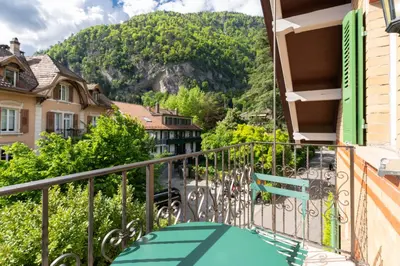 Ein allgemeiner Bergblick oder ein Berglick von der Ferienwohnung aus